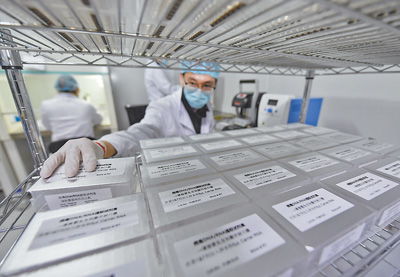 成都开足马力复工生产试剂盒助力疫情防控